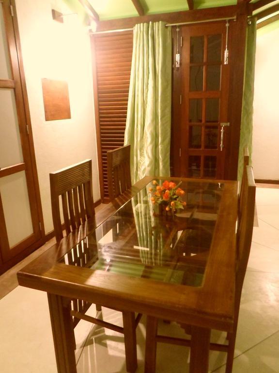 Nilas Guesthouse ヒッカドゥワ 部屋 写真