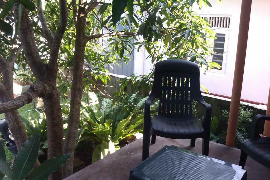 Nilas Guesthouse ヒッカドゥワ エクステリア 写真